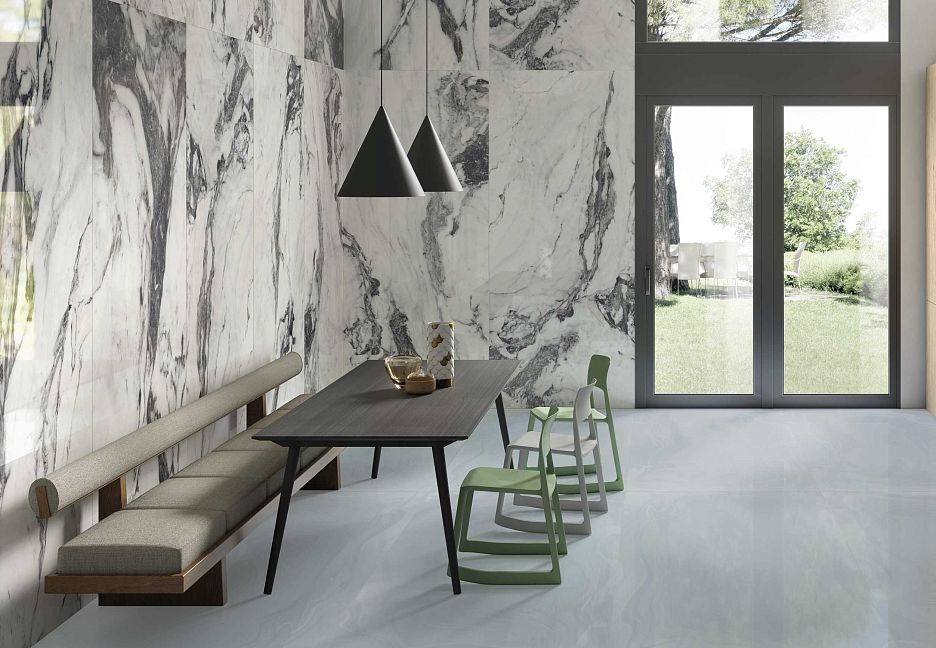 комната из потертого керамогранита