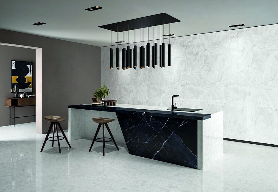 стильная кухня с плиткой из керамогранита