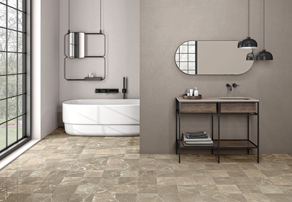 Ванная комната с ванной и раковиной.