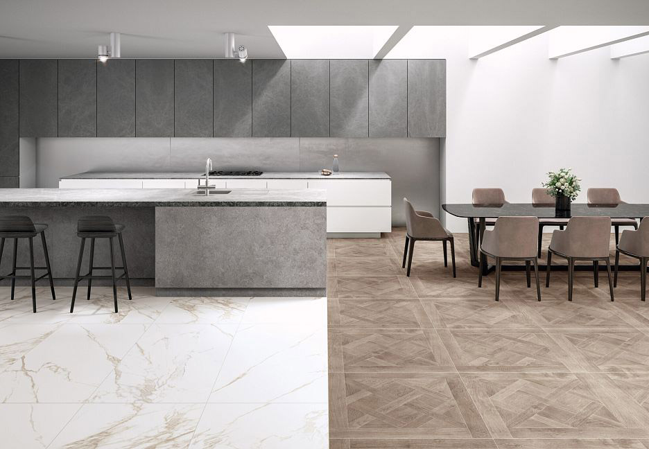 Просторная кухня в серых тонах с большим столом