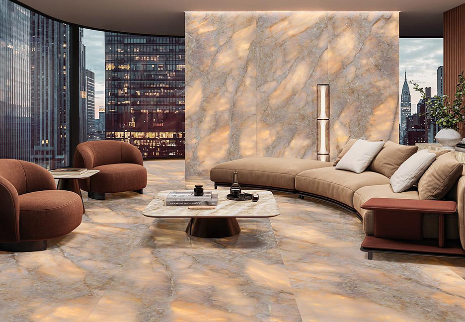 Интерьер гостиной с панорамным видом на город