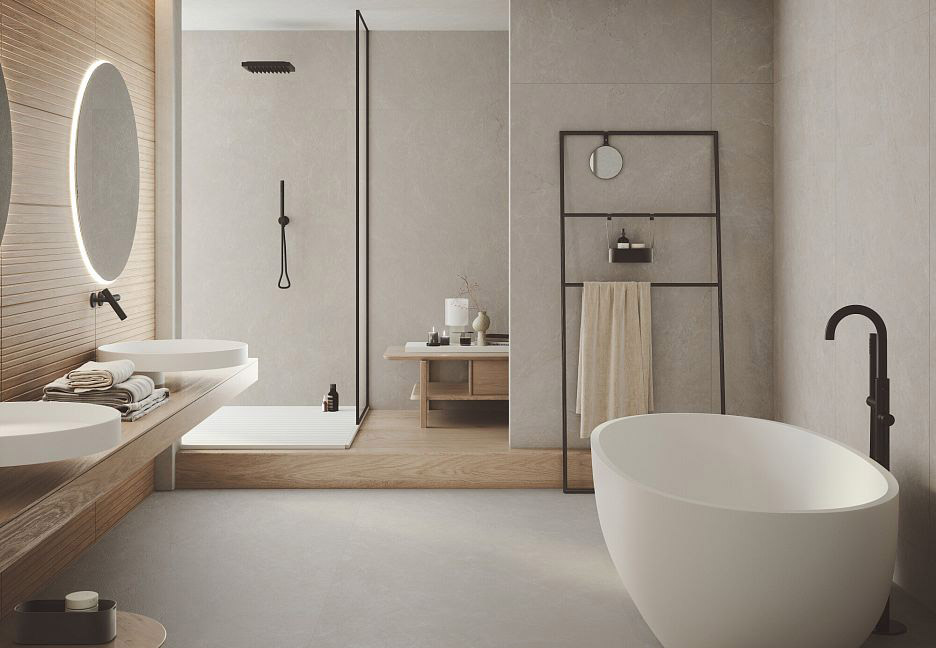 Просторная ванная в скандинавском стиле с сантехникой