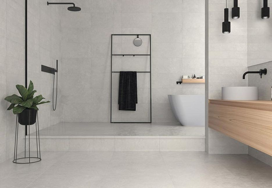 Ванная в стиле минимализм с душем и ванной