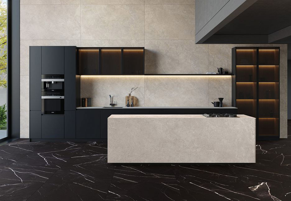 Минималистичный интерьер с контрастным гарнитуром