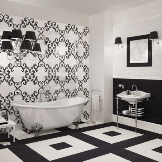 Ванная комната с черно-белым дизайном.