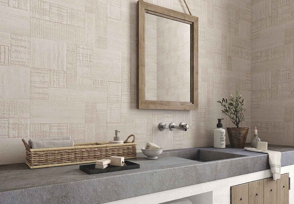 Ванная в эко стиле с бежевой плиткой