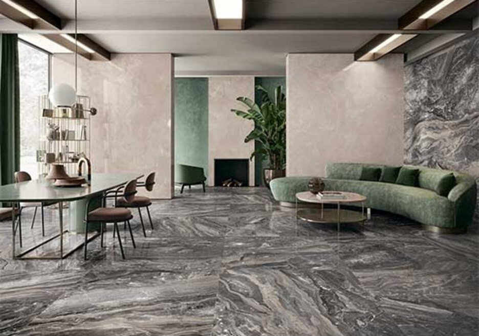 Интерьер гостиной с диваном и креслами.