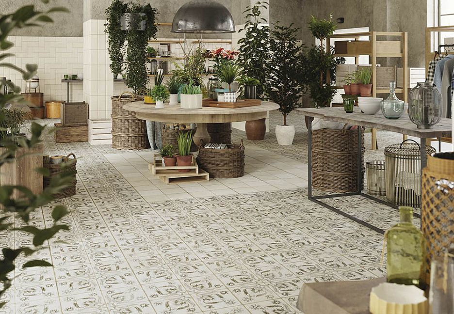 Интерьер кухни с мраморным полом, растениями и мебелью.