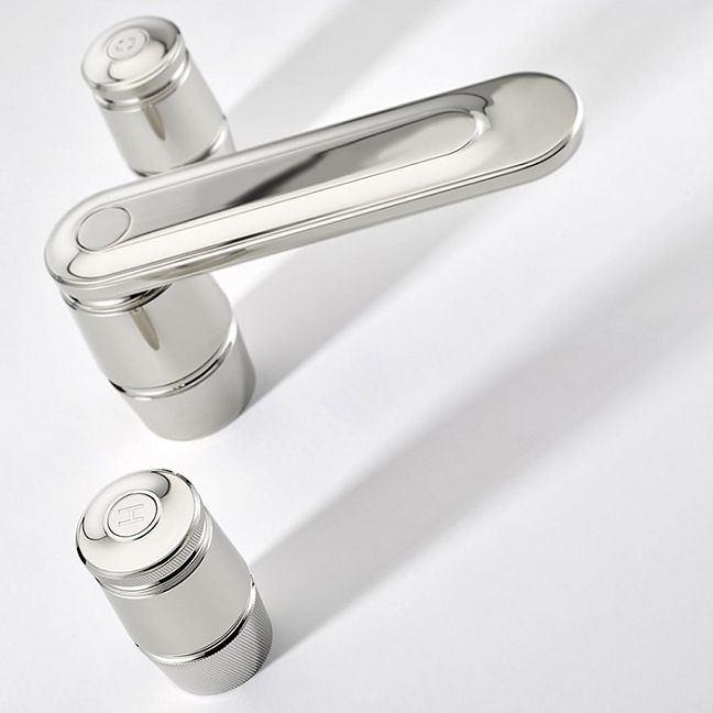 THG CORVAIR Смеситель для раковины на 3 отверстия, для установки на мраморную столешницу, с донным клапаном, цвет: хром