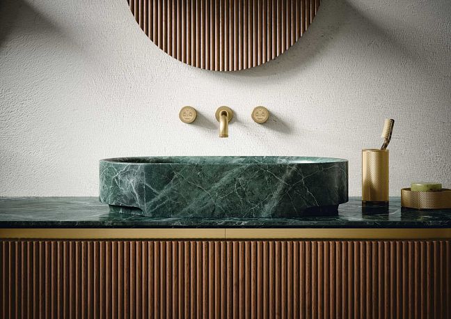 Комплект мебели Oasis Naos, подвесной, мраморная раковина и столешница verde alp, тумба орех рифлёный, смеситель и аксессуары: золото матовое