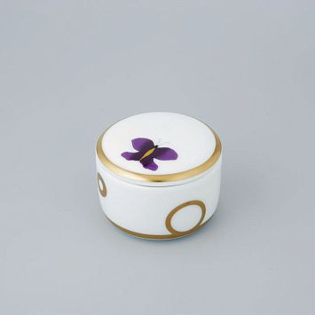 THG CAPUCINE MAUVE DECOR OR Коробка для таблеток керамическая, круглая &oslash;55 мм., настольная, декор золото/лиловый, цвет: белый